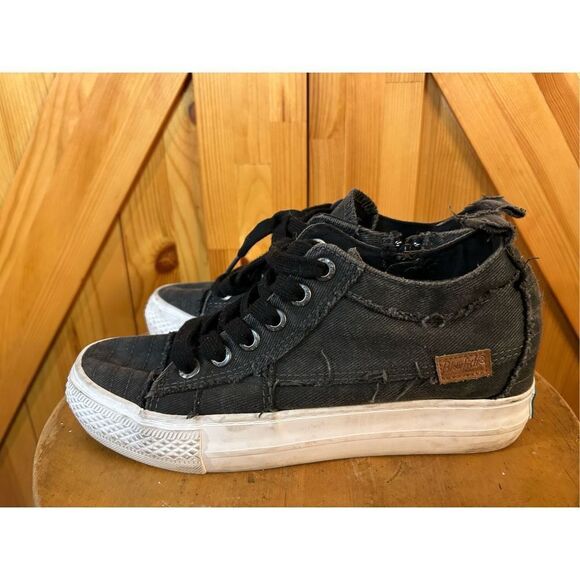 Blowfish Malibu Black Low Top Women’s Size 8 Canvas shoes 1.5” Platform Side Zip - Picture 1 of 6